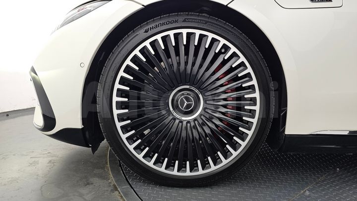 Mercedes Benz EQS