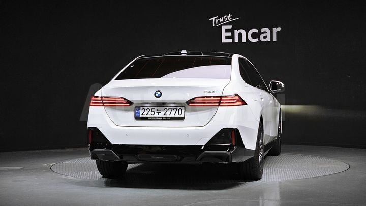 BMW 5 Series 2025 — 5
