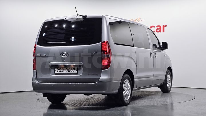 Hyundai Starex 2017 — 2