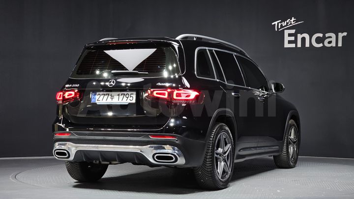 Mercedes Benz GLB Class 2023 — 2