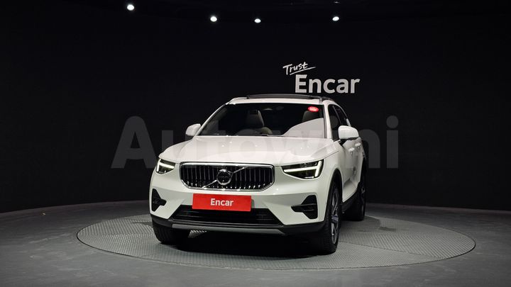 Volvo XC40 2023 — 3
