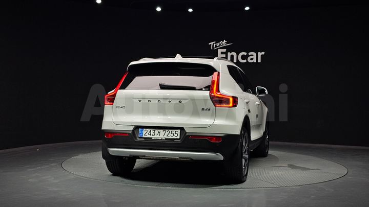 Volvo XC40 2023 — 4