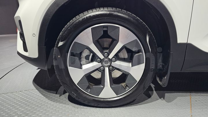Volvo XC40 2023 — 5