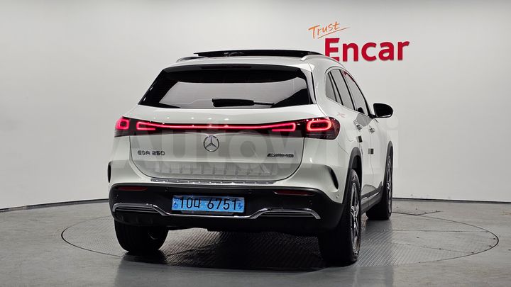 Mercedes Benz EQA 2022 — 4
