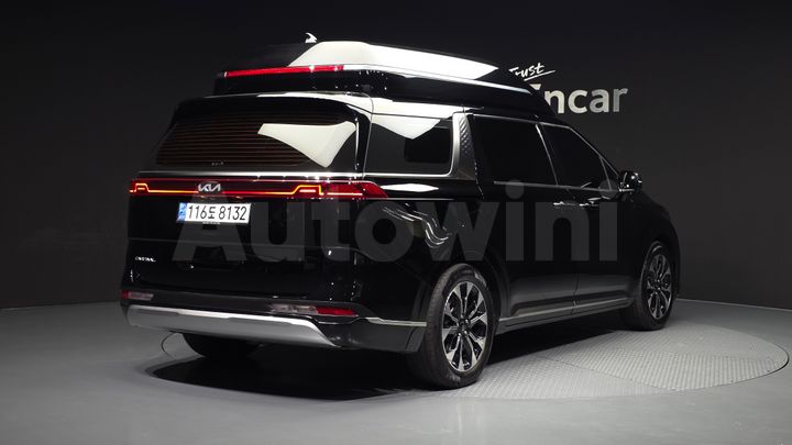 Kia Carnival 2023 — 2