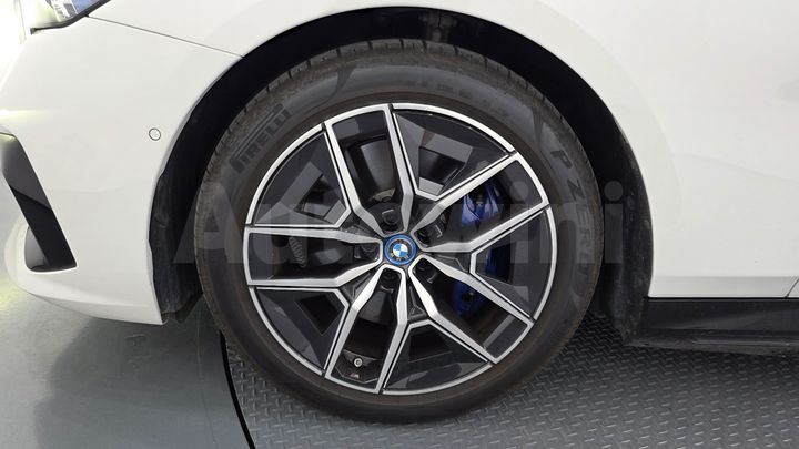 BMW i5 2025 — 5