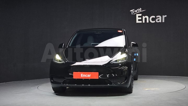 Tesla Model Y 2023 — 3