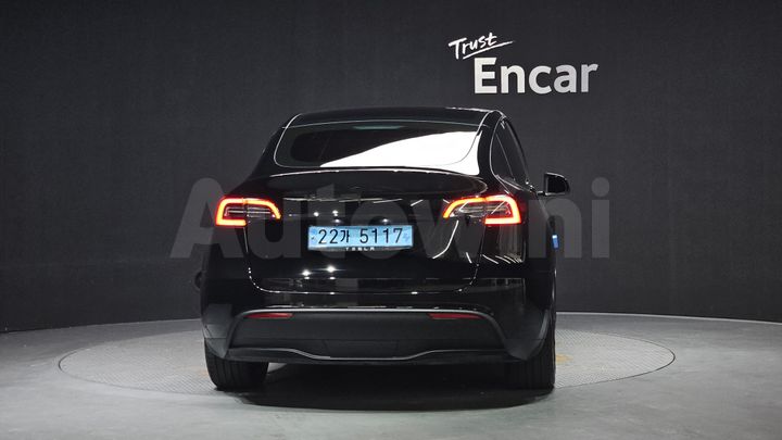 Tesla Model Y 2023 — 4