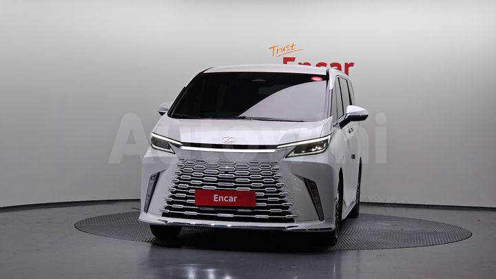 Lexus LM 2025 — 4