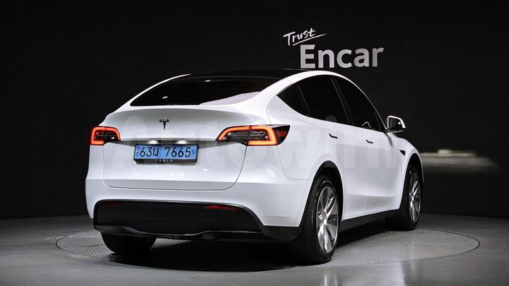 Tesla Model Y 2023 — 2