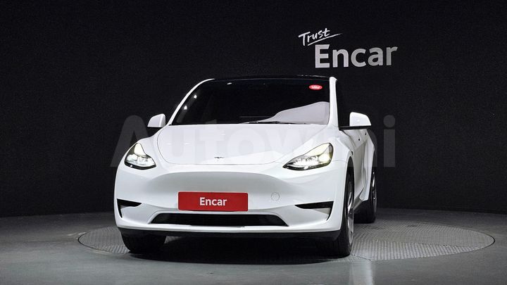 Tesla Model Y 2023 — 3