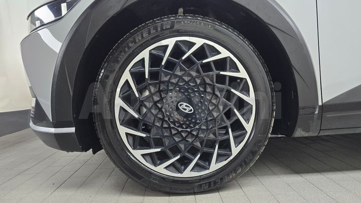 Hyundai Ioniq5 2023 — 5