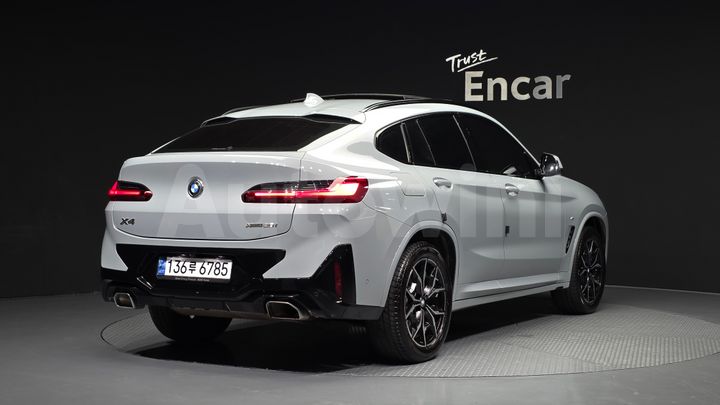 BMW X4 2023 — 2