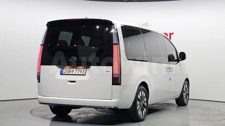 Hyundai Staria 2024 — 2