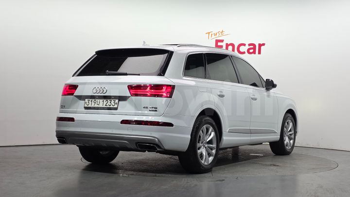 Audi Q7 2019 — 3