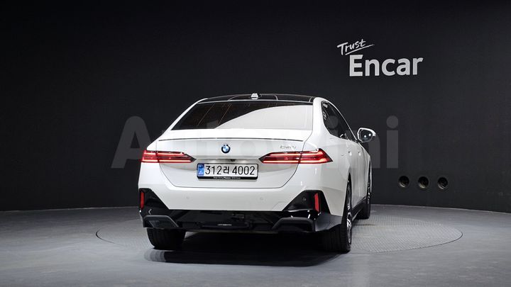 BMW 5 Series 2026 — 4