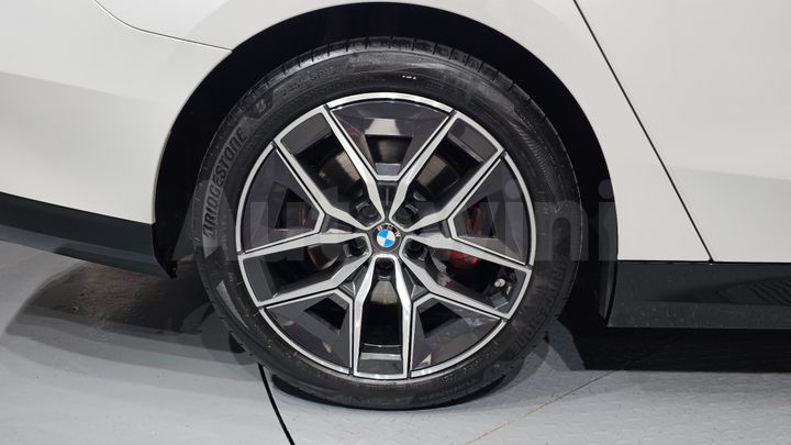BMW 5 Series 2026 — 5