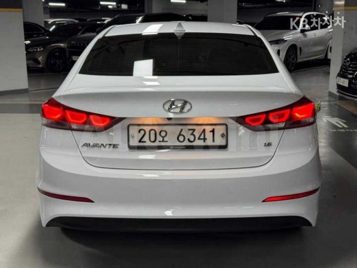 Hyundai Avante 2018 — 4