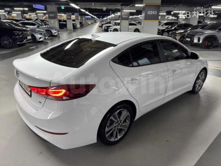 Hyundai Avante 2018 — 5