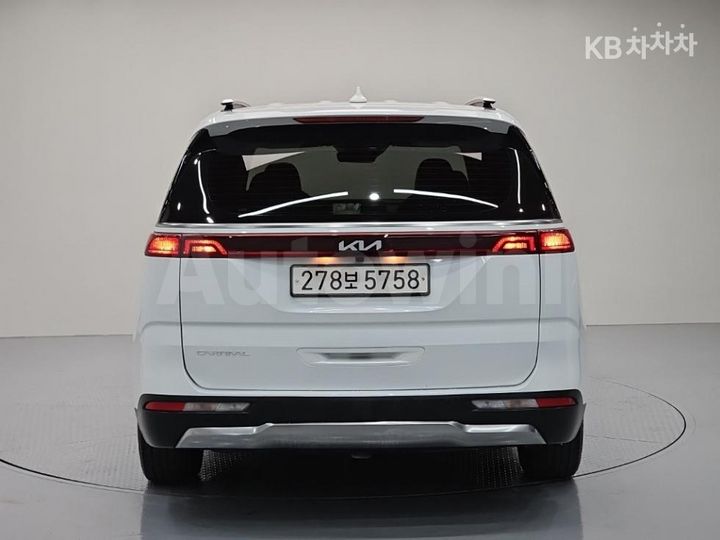 Kia Carnival 2023 — 3