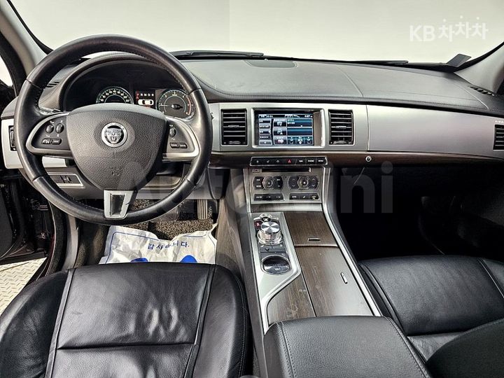 Jaguar XF 2012 — 5