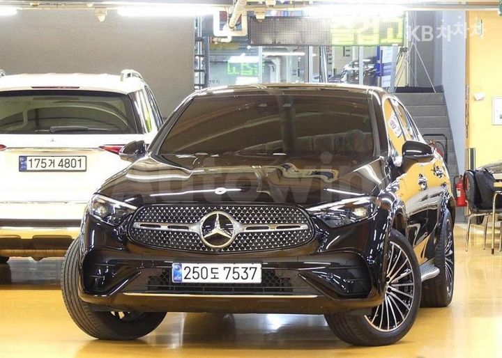 Mercedes Benz GLC Class 2024 — 2