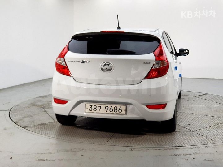 Hyundai Accent 2018 — 3