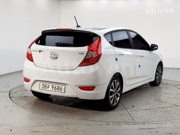 Hyundai Accent 2018 — 4