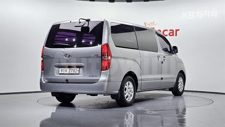 Hyundai Starex 2015 — 2