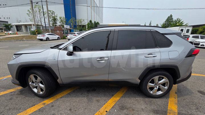 Toyota RAV4 2021 — 4