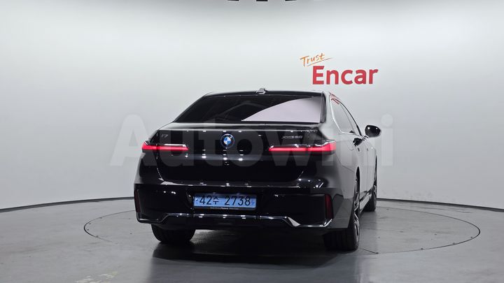 BMW i7 2025 — 4