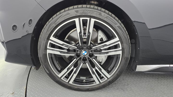 BMW i7 2025 — 5