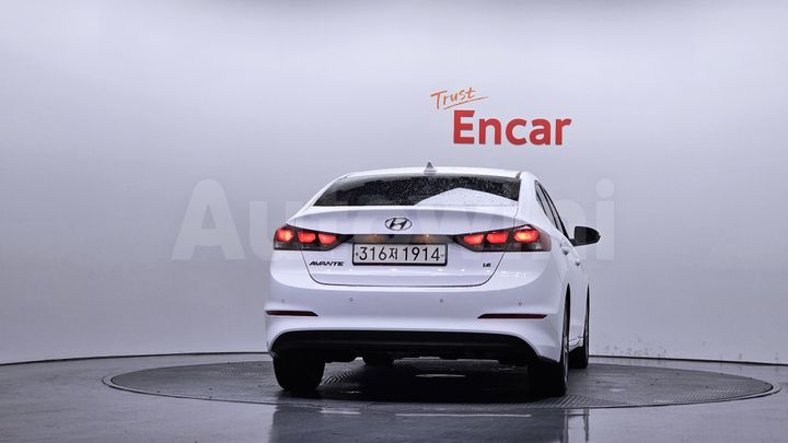 Hyundai Avante 2018 — 3