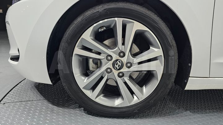 Hyundai Avante 2018 — 4