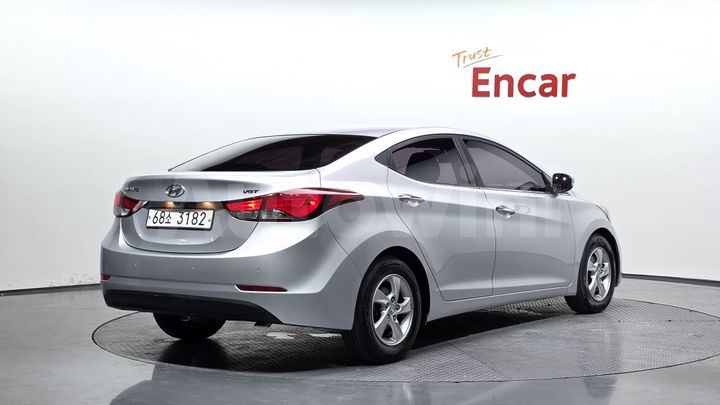Hyundai Avante 2015 — 3