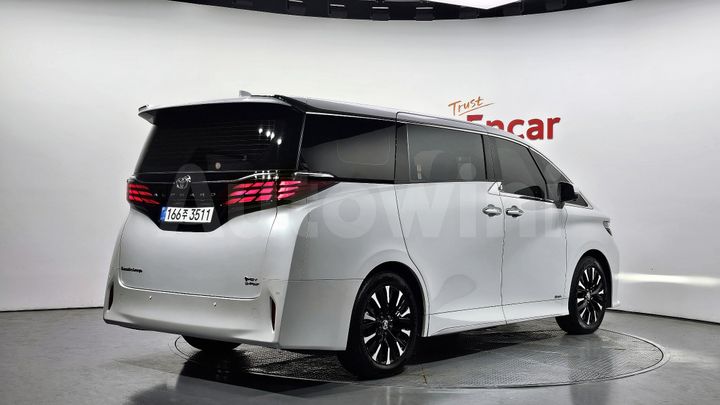Toyota Alphard 2025 — 2