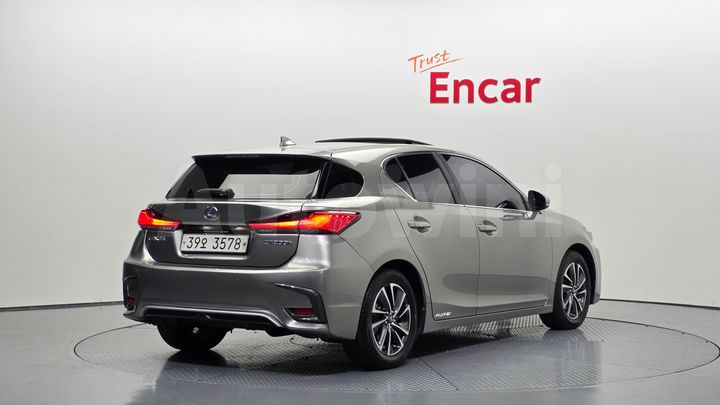 Lexus CT200h