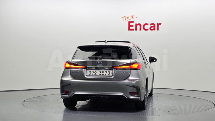 Lexus CT200h 2018 — 4