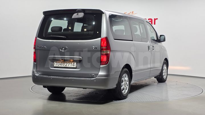 Hyundai Starex 2011 — 2