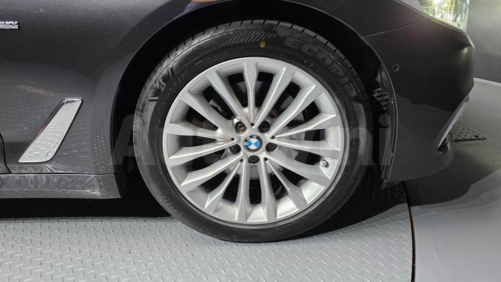 BMW 5 Series 2018 — 5