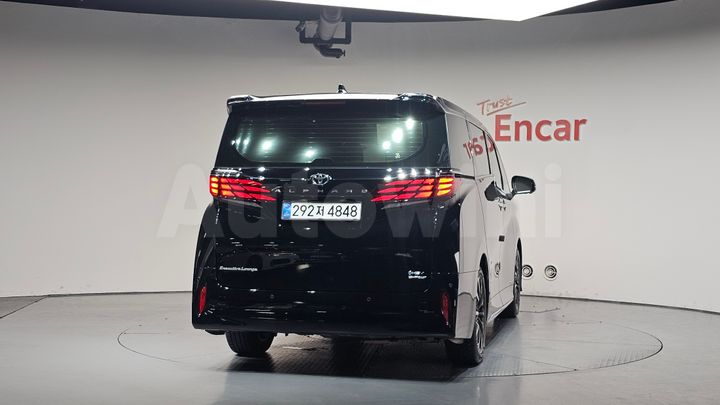 Toyota Alphard 2025 — 3