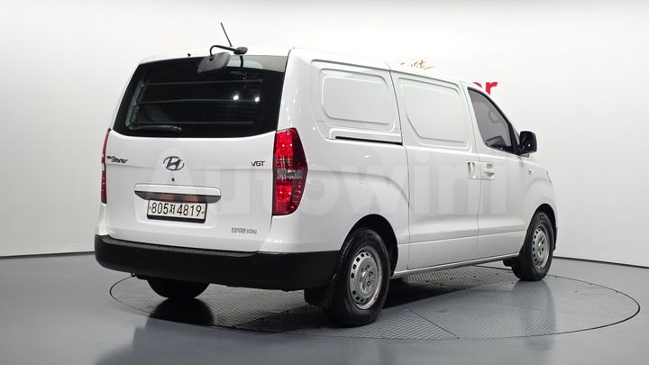 Hyundai Starex 2018 — 2