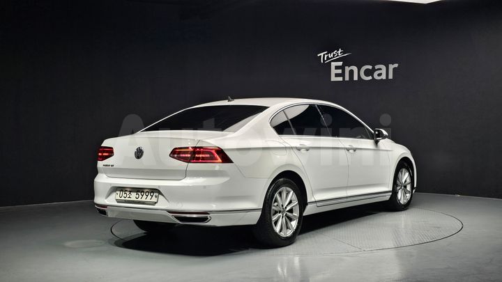Volkswagen Passat 2018 — 2