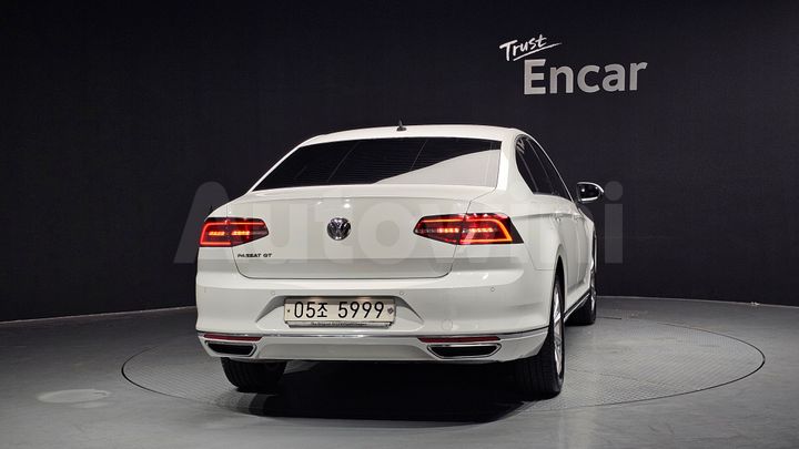 Volkswagen Passat 2018 — 4