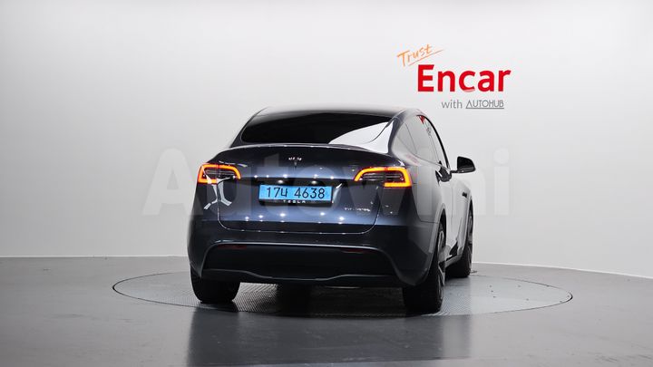 Tesla Model Y 2021 — 4