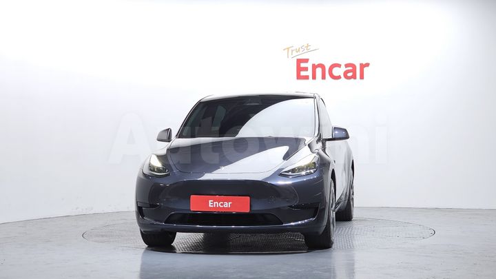 Tesla Model Y 2024 — 3