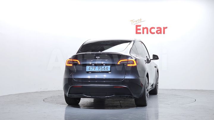 Tesla Model Y 2024 — 4