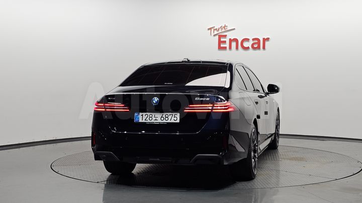 BMW 5 Series 2025 — 3