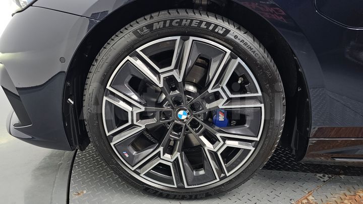 BMW 5 Series 2025 — 4