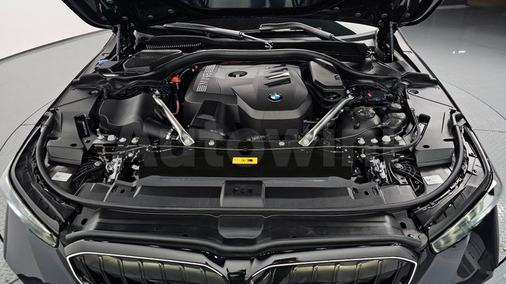 BMW 5 Series 2025 — 5